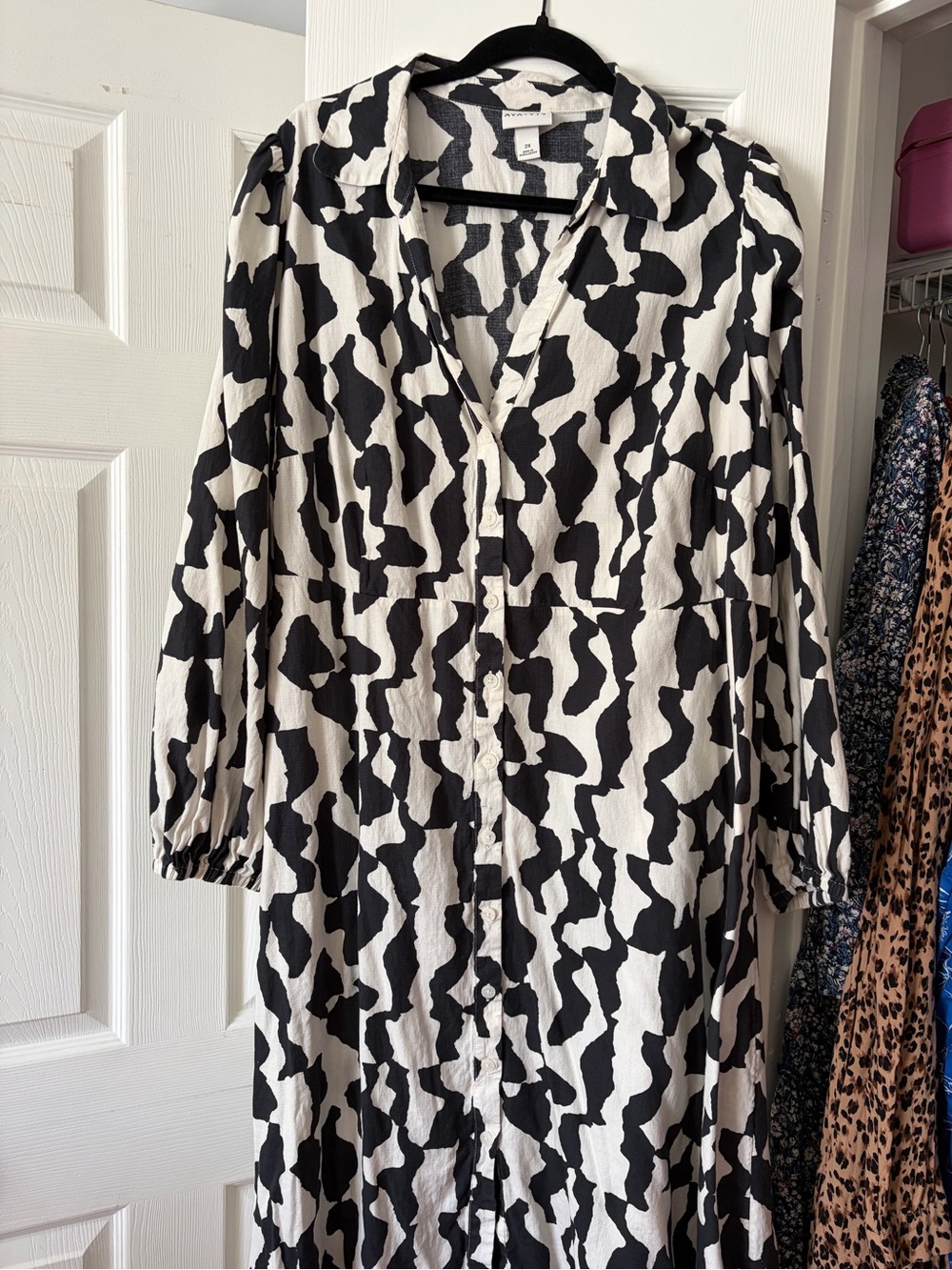 2X Ava and Viv Black & White Printed Button-Front Midi Dress